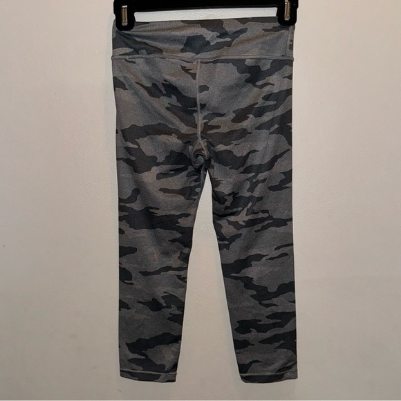 Athleta Girl Chit Chat Capri Leggings and Under Armour Leggings Size Large 12 - Picture 10 of 16